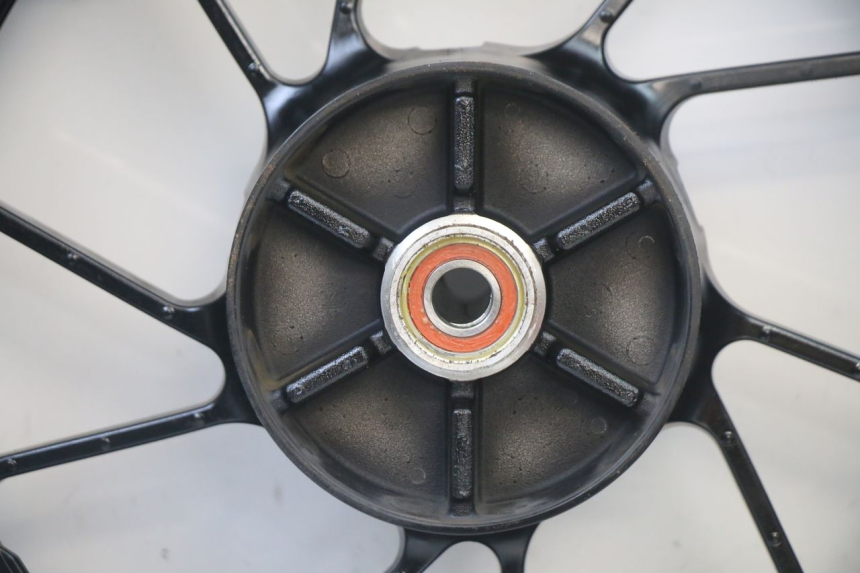 photo de HINTERRADFELGE UND REIFEN YAMAHA TRACER 7 700 (2020 - 2024) - Technische Nahaufnahme