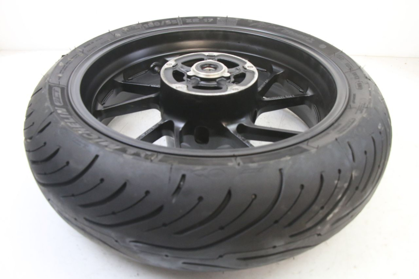 photo de HINTERRADFELGE UND REIFEN YAMAHA TRACER 7 700 (2020 - 2024) - Details der Befestigungspunkte