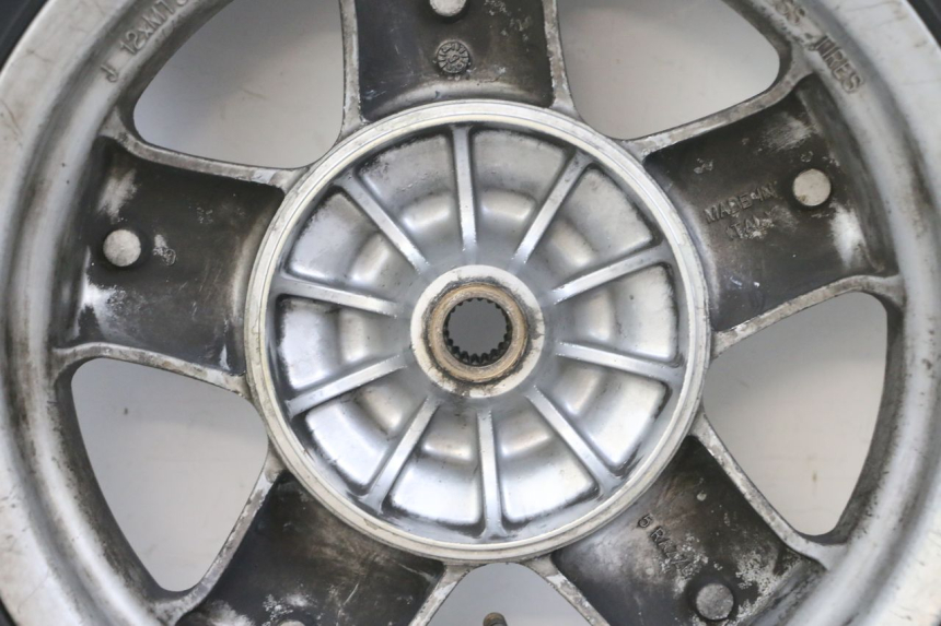 photo de HINTERRADFELGE UND REIFEN YAMAHA YP MAJESTY 125 (2002 - 2006) - Zoom auf Komponenten