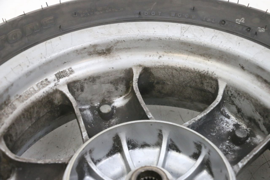 photo de HINTERRADFELGE UND REIFEN YAMAHA YP MAJESTY 125 (2002 - 2006) - Technische Nahaufnahme