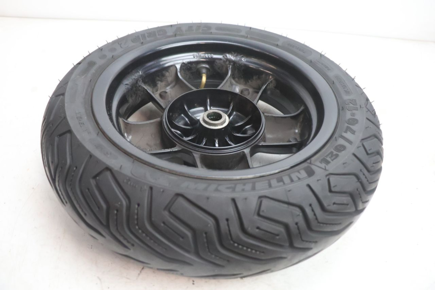 photo de HINTERRADFELGE UND REIFEN YAMAHA YP MAJESTY 125 (2002 - 2006) - Ergänzendes Produktfoto