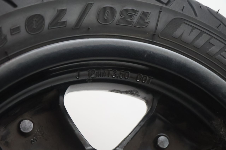 photo de HINTERRADFELGE UND REIFEN YAMAHA YP MAJESTY 125 (2002 - 2006) - Detaillierte Sichtprüfung