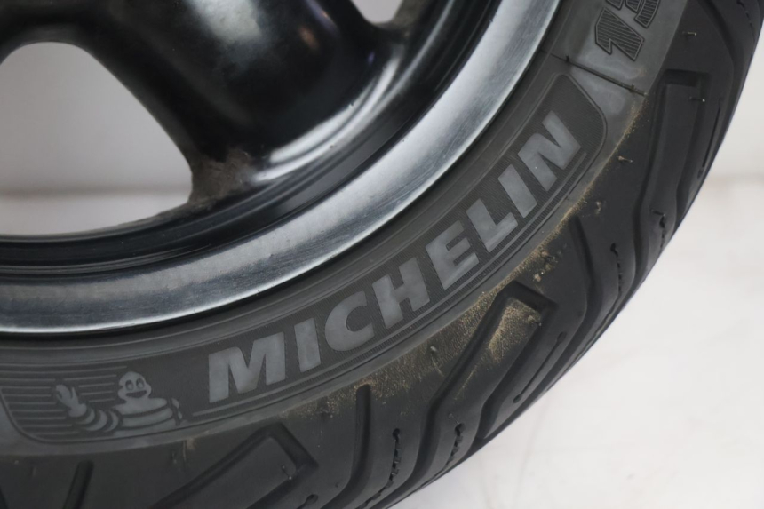 photo de HINTERRADFELGE UND REIFEN YAMAHA YP MAJESTY 125 (2002 - 2006) - Fokus auf die Struktur