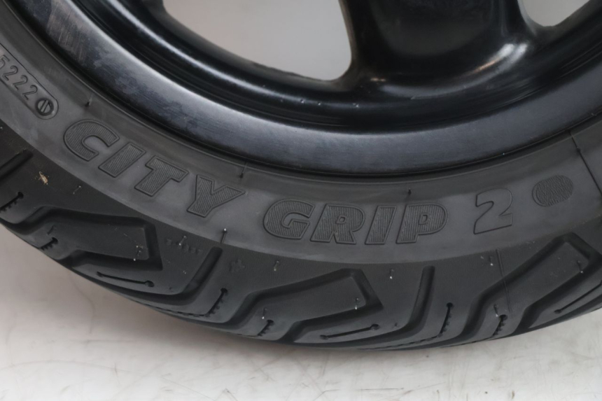 photo de HINTERRADFELGE UND REIFEN YAMAHA YP MAJESTY 125 (2002 - 2006) - Alternativer Blickwinkel