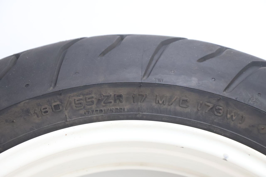photo de HINTERRADFELGE UND REIFEN YAMAHA YZF R GENESIS 750 (1993 - 1998) - Detaillierte Sichtprüfung