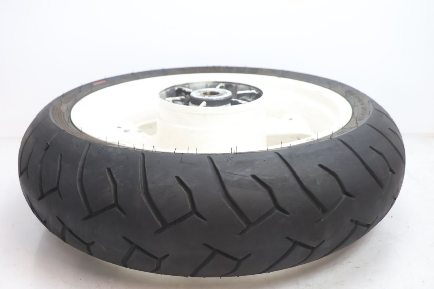 photo de HINTERRADFELGE UND REIFEN YAMAHA YZF R GENESIS 750 (1993 - 1998) - Technische Nahaufnahme
