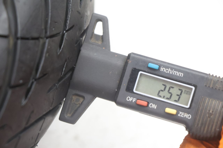 photo de HINTERRADFELGE UND REIFEN PIAGGIO ZIP IGET 4T 50 (2021 - 2023) - Ergänzendes Produktfoto