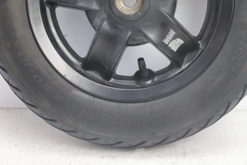 photo de HINTERRADFELGE UND REIFEN PIAGGIO ZIP IGET 4T 50 (2021 - 2023) - Zoom auf Gebrauchszustand