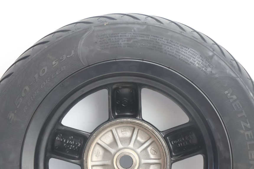 photo de HINTERRADFELGE UND REIFEN PIAGGIO ZIP IGET 4T 50 (2021 - 2023) - Details der Befestigungspunkte