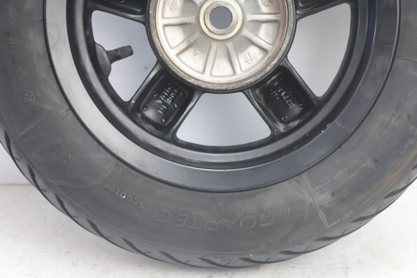 photo de HINTERRADFELGE UND REIFEN PIAGGIO ZIP IGET 4T 50 (2021 - 2023) - Oberflächenzustand und Material