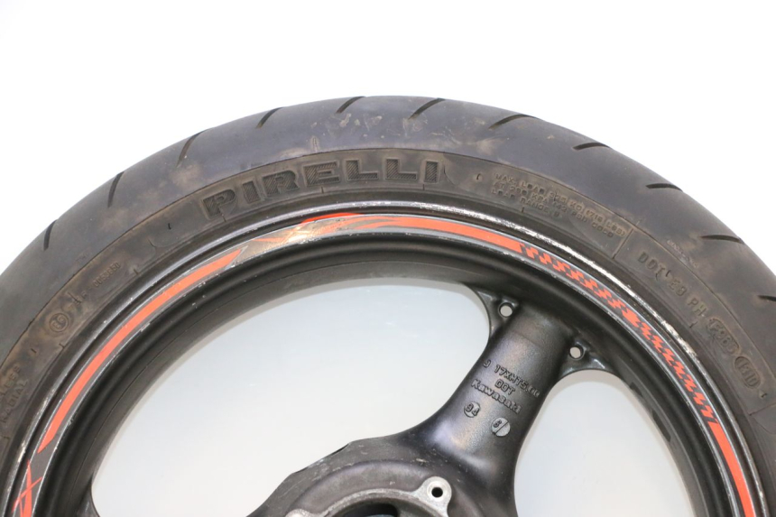 photo de HINTERRADFELGE UND REIFEN KAWASAKI ZX-6R ZX6R 600 (1995 - 1997) - Detaillierte Sichtprüfung
