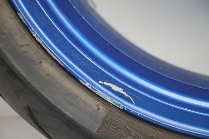 photo de HINTERRADFELGE UND REIFEN KAWASAKI ZX-6R ZX6R 600 (2000 - 2002) - Alternativer Blickwinkel