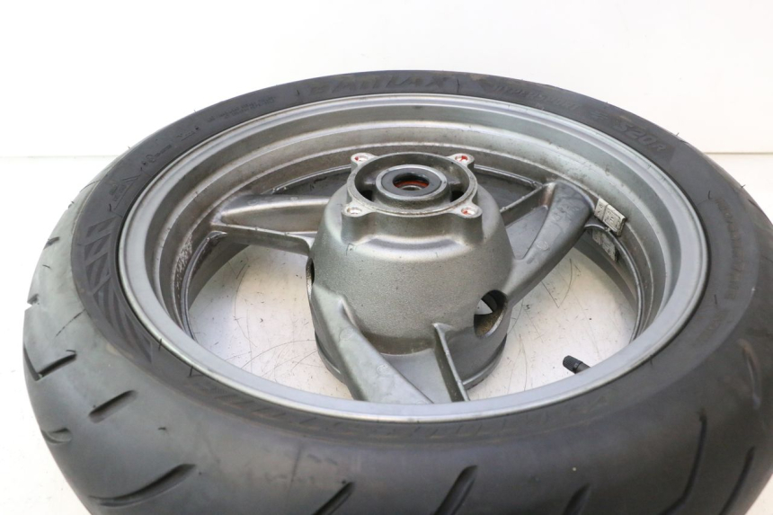 photo de HINTERRADFELGE UND REIFEN KAWASAKI ZZR 600 (1995 - 2004) - Zoom auf Komponenten