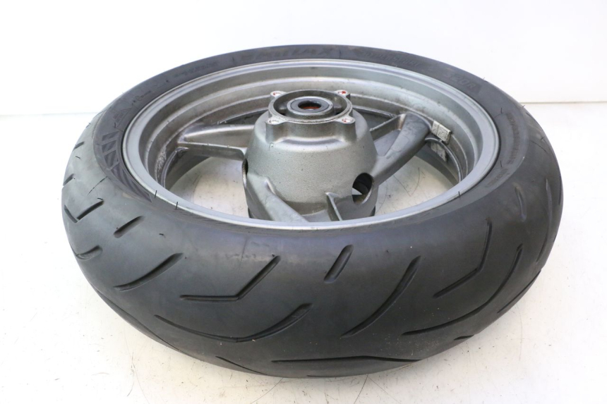 photo de HINTERRADFELGE UND REIFEN KAWASAKI ZZR 600 (1995 - 2004) - Hochauflösende Nahaufnahme