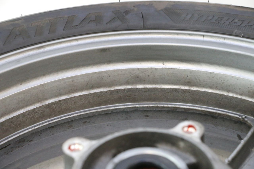 photo de HINTERRADFELGE UND REIFEN KAWASAKI ZZR 600 (1995 - 2004) - Alternativer Blickwinkel