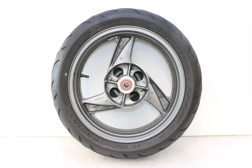 photo de HINTERRADFELGE UND REIFEN KAWASAKI ZZR 600 (1995 - 2004) - Technische Nahaufnahme