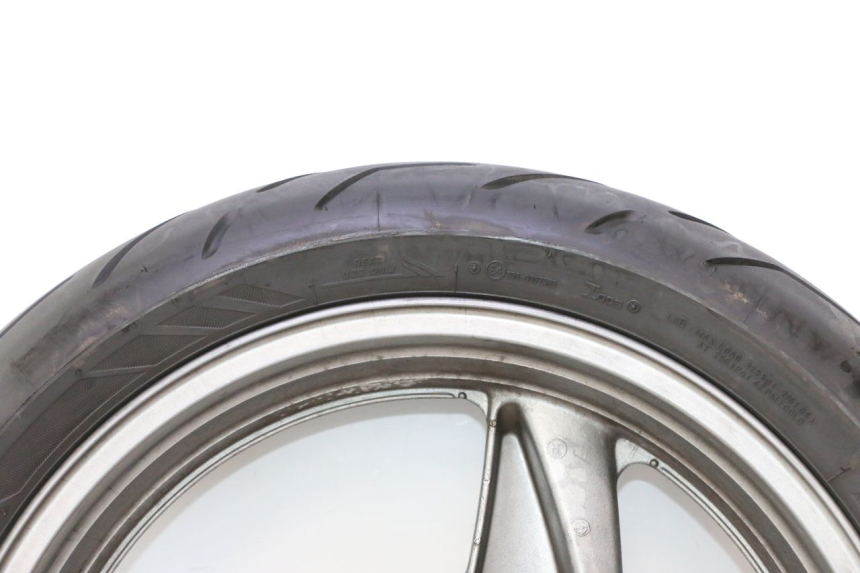 photo de HINTERRADFELGE UND REIFEN KAWASAKI ZZR 600 (1995 - 2004) - Details der Befestigungspunkte