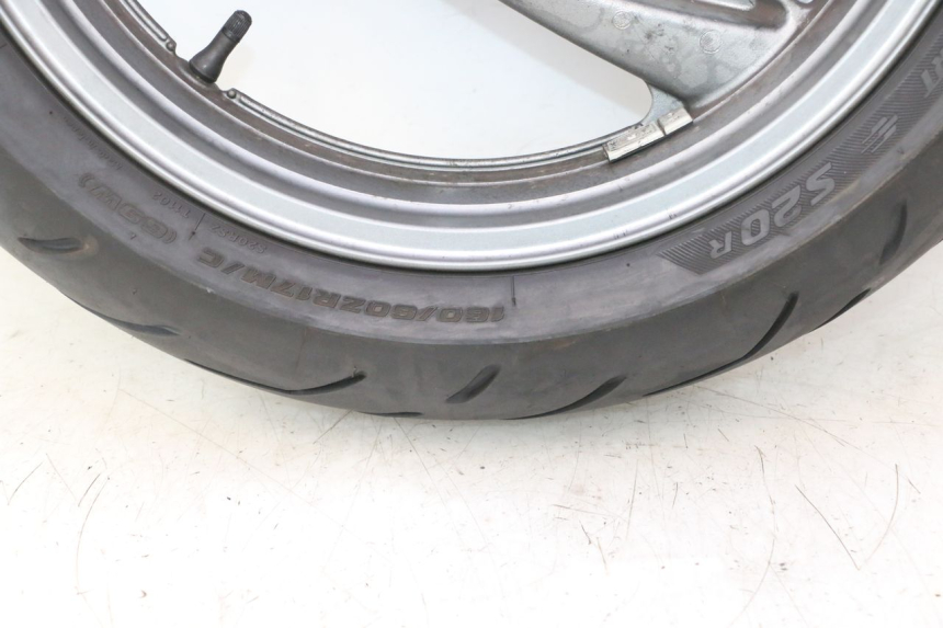 photo de HINTERRADFELGE UND REIFEN KAWASAKI ZZR 600 (1995 - 2004) - Oberflächenzustand und Material