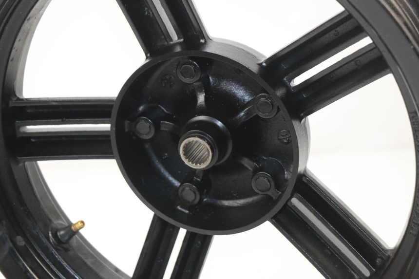 photo de HINTERRADFELGE KYMCO AGILITY CITY 16P 125 (2015 - 2021) - Details der Befestigungspunkte