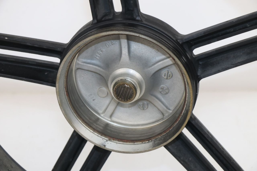 photo de HINTERRADFELGE KYMCO AGILITY CITY 50 (2008 - 2016) - Details der Befestigungspunkte