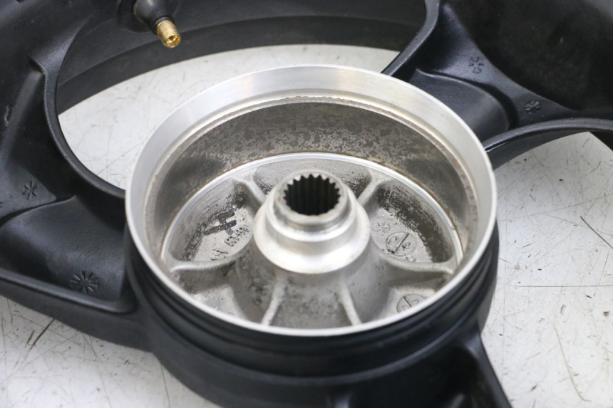 photo de HINTERRADFELGE KYMCO AGILITY FR 2T 50 (2012 - 2017) - Zoom auf Komponenten