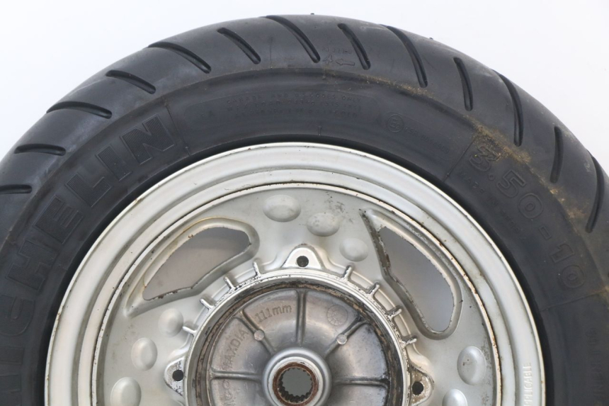 photo de HINTERRADFELGE KYMCO AGILITY PREMIUM 50 (2007 - 2010) - Details der Befestigungspunkte