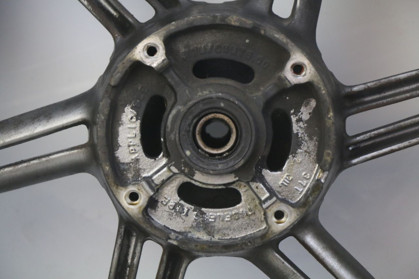 photo de HINTEN FELGE HONDA CBF 500 (2004 - 2007) - Fokus auf die Struktur