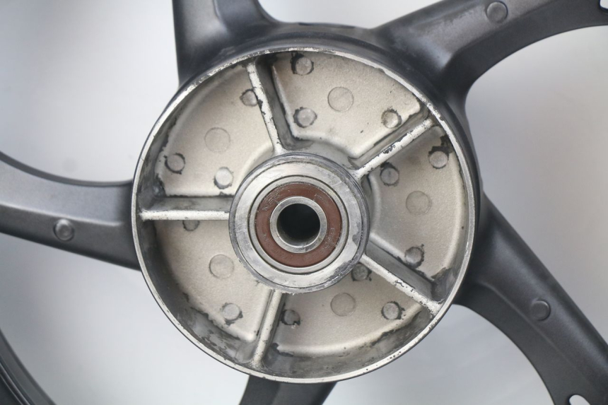 photo de HINTERRADFELGE HONDA CBRF CBR-F PC41 600 (2011 - 2013) - Oberflächenzustand und Material