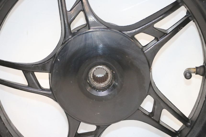 photo de HINTERRADFELGE JM MOTORS F45i 4T 50 (2020 - 2023) - Technische Nahaufnahme