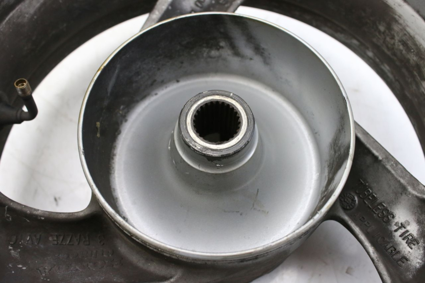 photo de HINTERRAD HONDA FES S-WING SWING ABS 125 (2007 - 2015) - Oberflächenzustand und Material