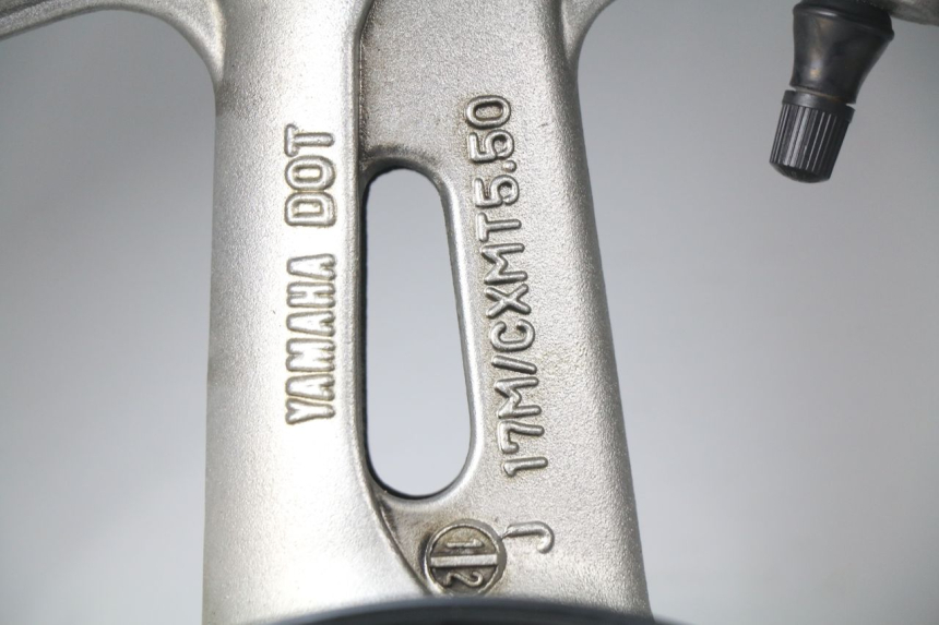 photo de HINTERRADFELGE YAMAHA FJR ABS 1300 (2006 - 2012) - Zoom auf Komponenten