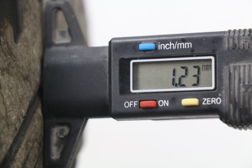 photo de HINTERRADFELGE YAMAHA FJR ABS 1300 (2006 - 2012) - Zoom auf Gebrauchszustand