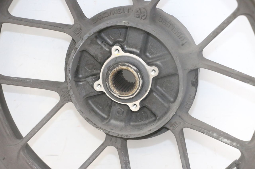 photo de HINTERRADFELGE HONDA FORZA ABS 300 (2013 - 2017) - Details der Befestigungspunkte