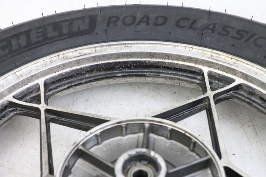 photo de HINTERRADFELGE SUZUKI GSX E 250 (1982 - 1983) - Details der Befestigungspunkte