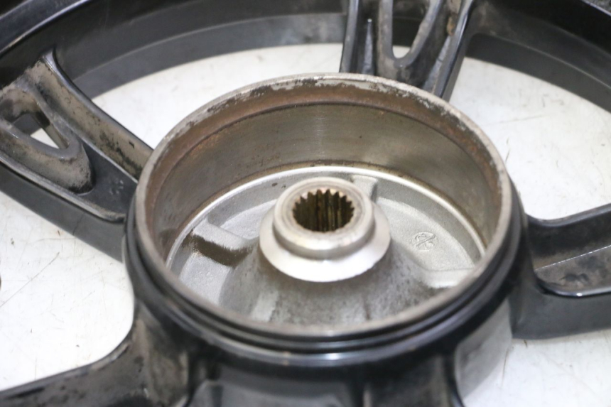 photo de HINTERRAD PEUGEOT KISBEE 2T 50 (2010 - 2017) - Technische Nahaufnahme