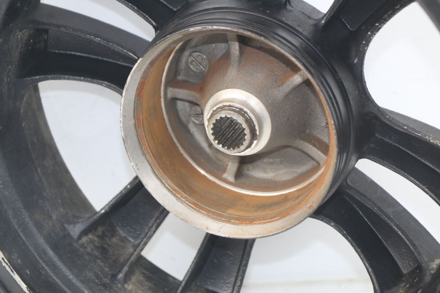 photo de HINTERRADFELGE KYMCO LIKE 2T 50 (2009 - 2018) - Details der Befestigungspunkte