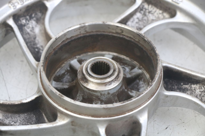 photo de HINTEN FELGE SYM MIO 50 (2011 - 2017) - Hochauflösende Nahaufnahme