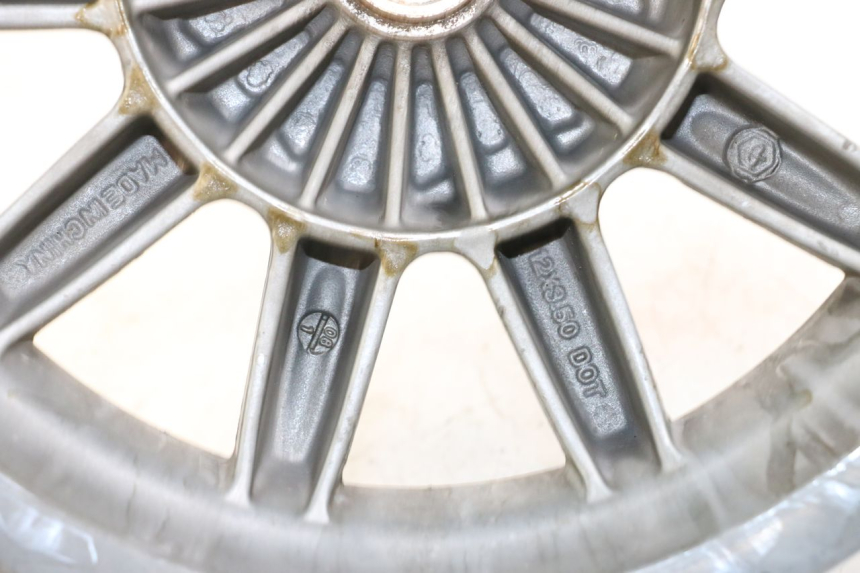 photo de HINTERRAD PIAGGIO MP3 125 (2006 - 2014) - Technische Nahaufnahme