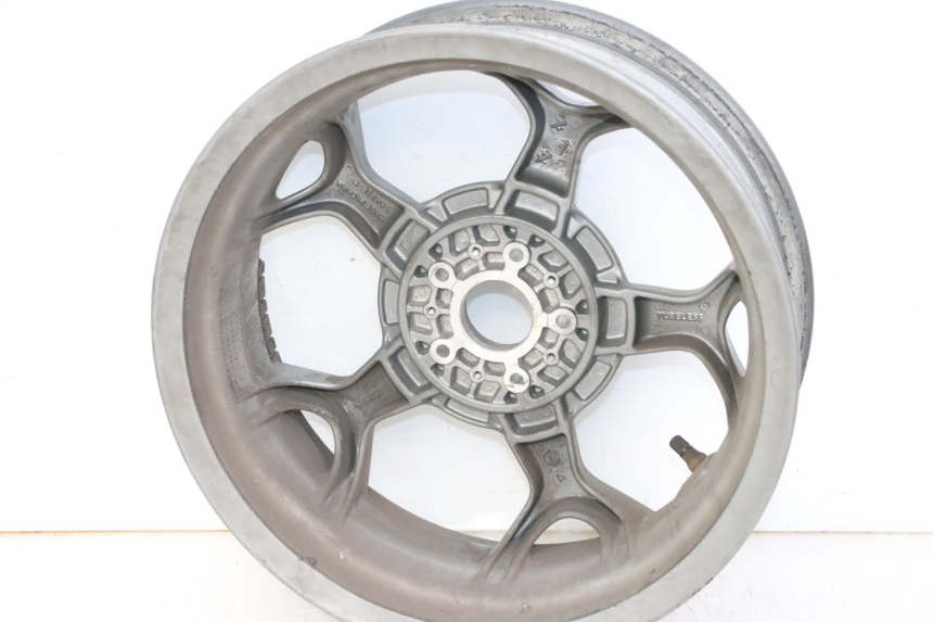 photo de HINTERRAD PIAGGIO MP3 500 (2014 - 2017) - Details der Befestigungspunkte