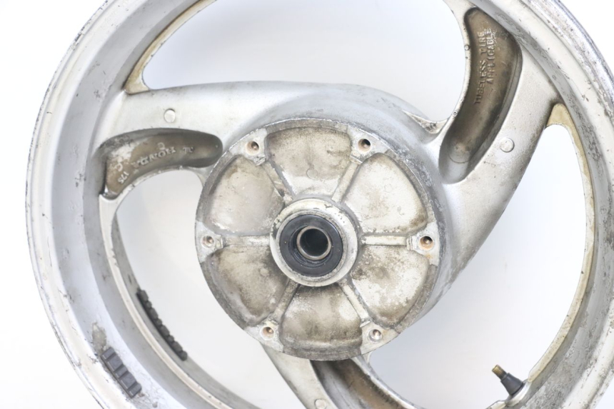 photo de HINTERRADFELGE HONDA NTV DEAUVILLE 650 (1998 - 2001) - Details der Befestigungspunkte