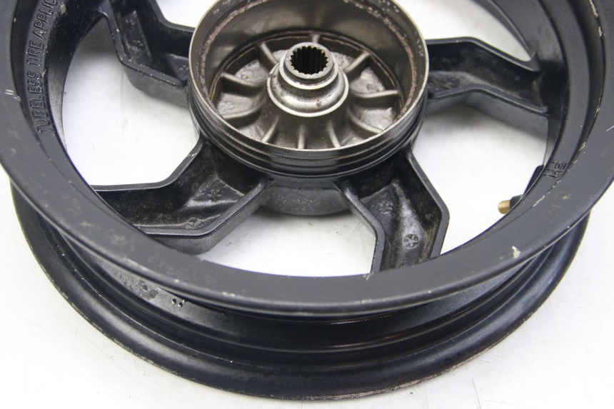 photo de HINTERRADFELGE SYM ORBIT III 3 4T 50 (2021 - 2025) - Fokus auf die Struktur