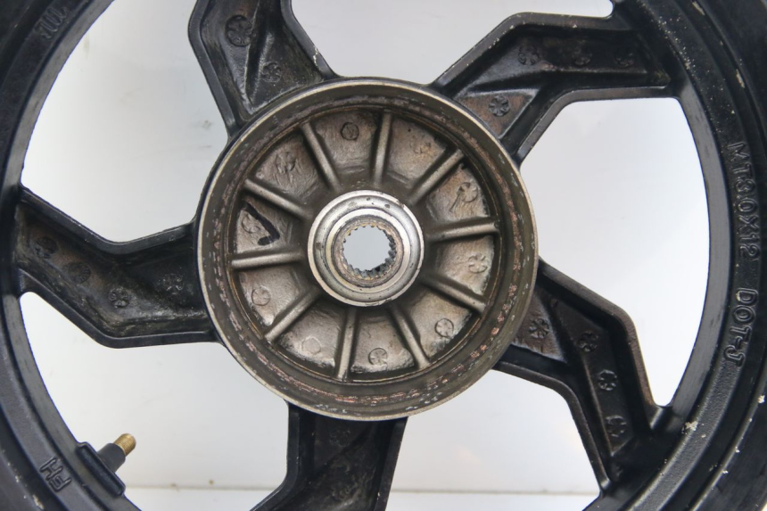 photo de HINTERRADFELGE SYM ORBIT III 3 4T 50 (2021 - 2025) - Oberflächenzustand und Material