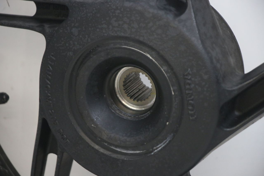 photo de HINTEN FELGE HONDA PCX (JF47) 125 (2012 - 2013) - Details der Befestigungspunkte