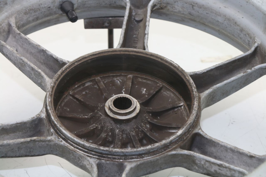 photo de HINTERRADFELGE PIAGGIO LIBERTY 2T 50 (2009 - 2013) - Details der Befestigungspunkte