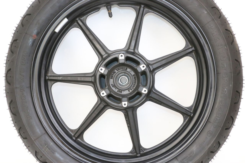 photo de HINTERRADFELGE ROYAL ENFIELD CONTINENTAL GT 650 (2019 - 2024) - Charakteristische Merkmale