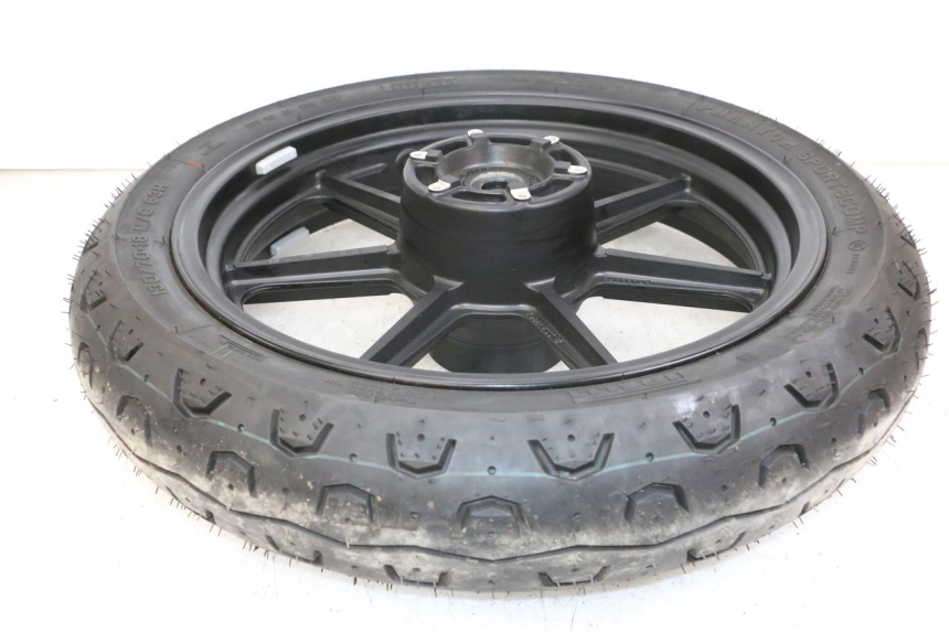 photo de HINTERRADFELGE ROYAL ENFIELD CONTINENTAL GT 650 (2019 - 2024) - Details der Befestigungspunkte