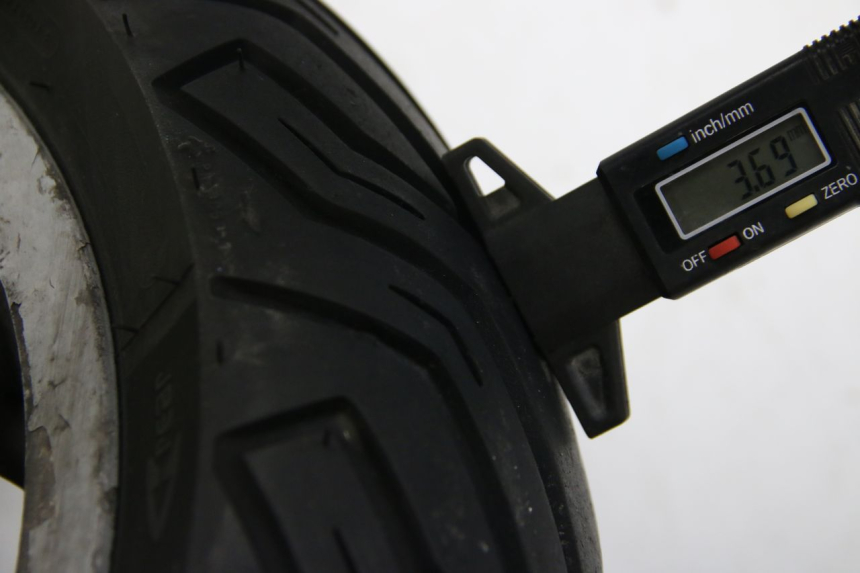 photo de HINTEN FELGE PEUGEOT SATELIS COMPRESSOR K15 125 (2006 - 2009) - Zoom auf Gebrauchszustand