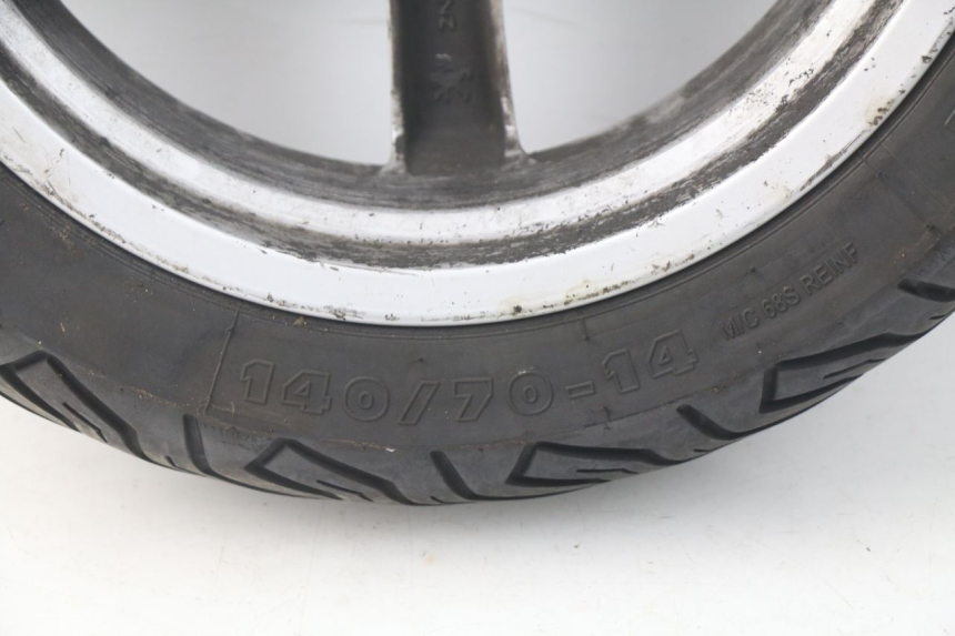 photo de HINTERRADFELGE PEUGEOT SATELIS 500 (2007 - 2013) - Details der Befestigungspunkte