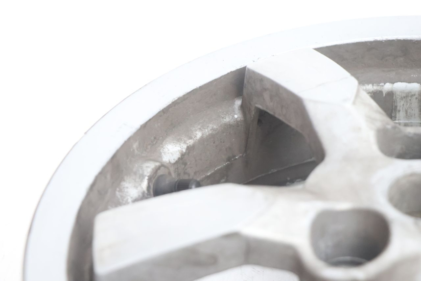 photo de HINTEN FELGE PEUGEOT SATELIS 125 (2006 - 2009) - Details der Befestigungspunkte