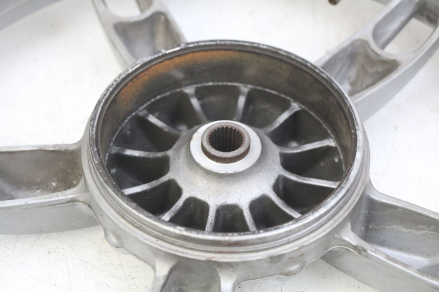 photo de HINTEN FELGE APRILIA SCARABEO 100 (2003 - 2012) - Zoom auf Gebrauchszustand